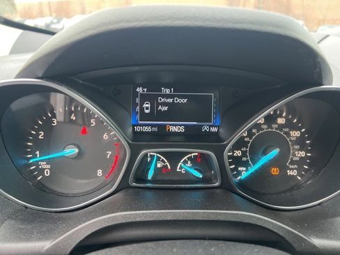 Used 2019 Ford Escape SEL image 25