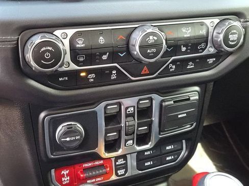 Certified 2025 Jeep Wrangler Unlimited Rubicon 392 AWD/4WD image 31