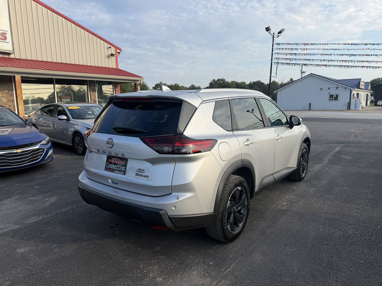 Used 2024 Nissan Rogue SV w/ SV Premium Package AWD/4WD image 4