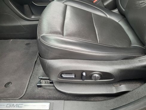 Used 2021 GMC Acadia SLT image 30