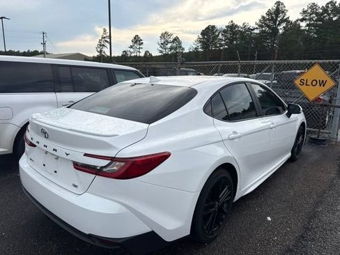 Used 2026 Toyota Camry SE FWD image 5