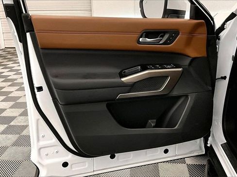 New 2025 Nissan Pathfinder Platinum w/ Lighting Package (N93) image 30