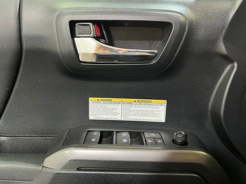 Certified 2019 Toyota Tacoma TRD Off-Road AWD/4WD image 13