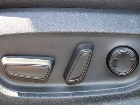 Used 2018 Toyota Camry SE FWD image 8