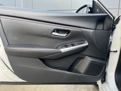 Used 2025 Nissan Sentra SR FWD image 11