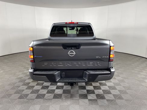 Used 2025 Nissan Frontier SL w/ Graphics Package image 4
