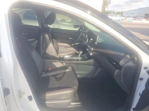 Used 2025 Nissan Sentra SR w/ SR Premium Package FWD image 2