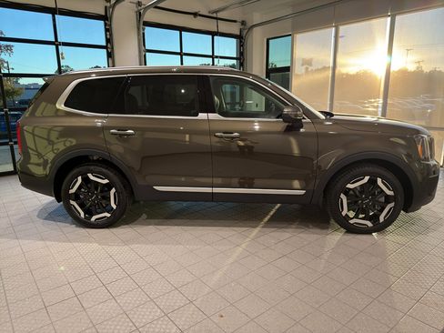 New 2025 Kia Telluride S image 6