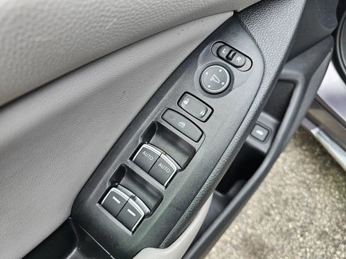 Used 2018 Honda Accord EX image 11