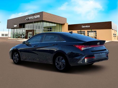 New 2026 Hyundai Elantra SEL Sport FWD image 4