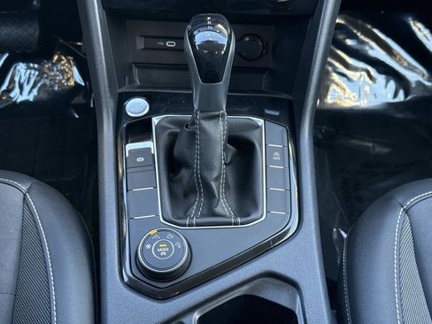 Used 2023 Volkswagen Taos SE image 6