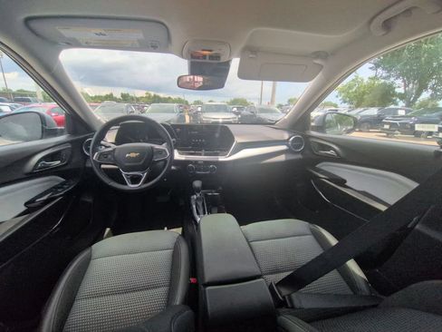Used 2025 Chevrolet Trax LT w/ LT Convenience Package FWD image 25