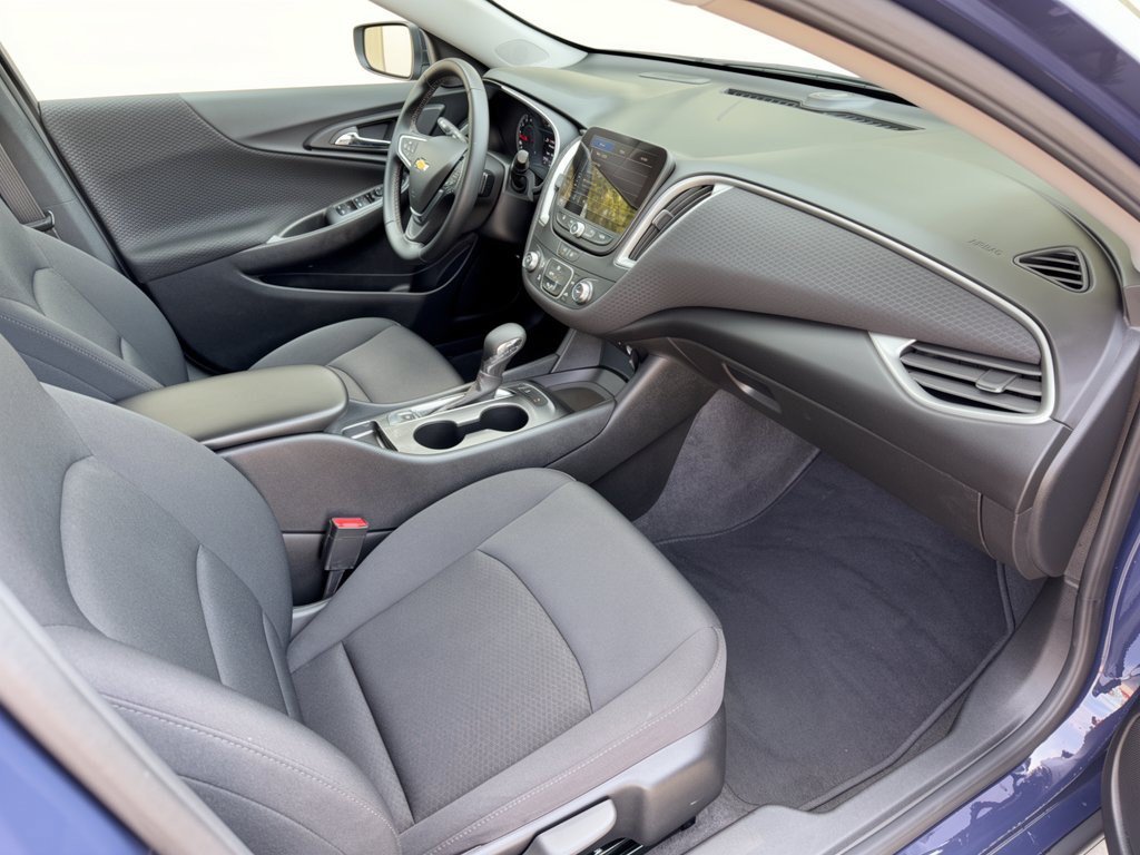 Certified 2025 Chevrolet Malibu RS FWD image 30