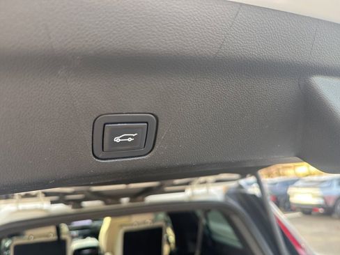 Certified 2022 Cadillac Escalade ESV Sport w/ Touring Package image 13