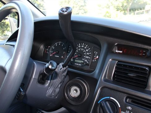 Used 1999 Toyota Sienna LE FWD image 8