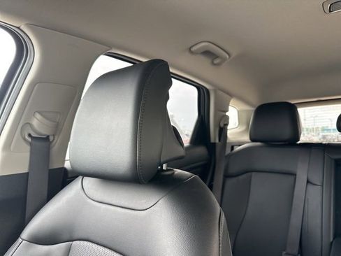 Used 2025 Kia Sportage EX image 10