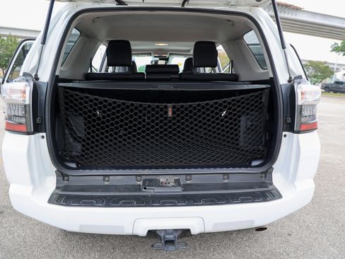 Used 2022 Toyota 4Runner SR5 Premium w/ Moonroof Package AWD/4WD image 18
