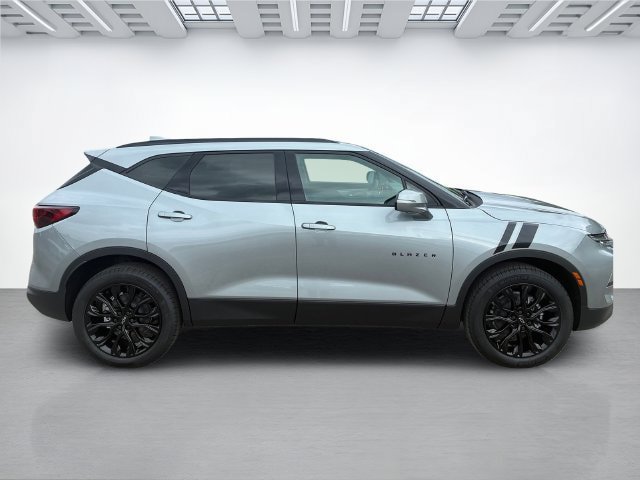 New 2026 Chevrolet Blazer LT w/ LPO, Black Sport Package AWD/4WD image 3