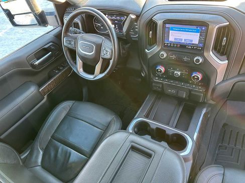 Used 2022 GMC Sierra 2500 Denali w/ Denali Ultimate Package image 11
