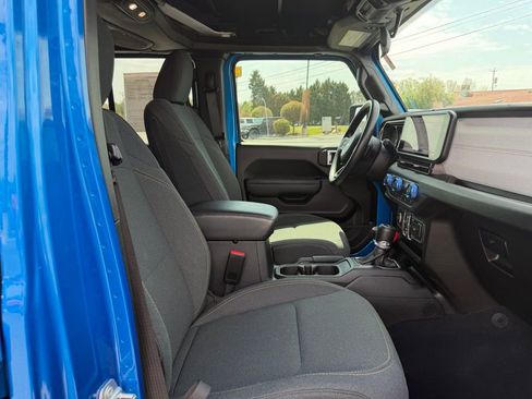 Used 2025 Jeep Gladiator Sport image 32