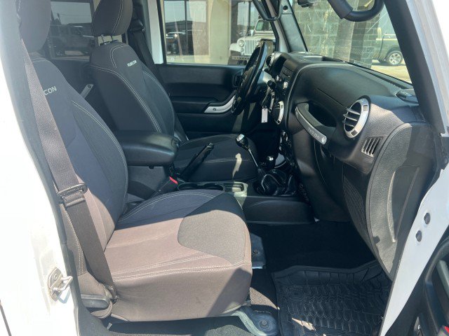 Used 2018 Jeep Wrangler Unlimited Rubicon w/ Connectivity Group AWD/4WD image 27