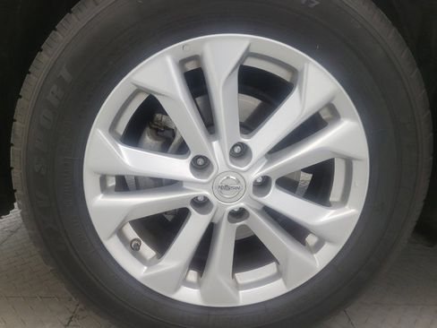 Used 2016 Nissan Rogue SV w/ SV Premium Package AWD/4WD image 31