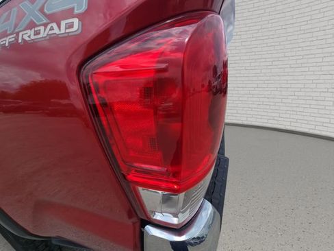 Used 2017 Toyota Tacoma TRD Off-Road AWD/4WD image 34