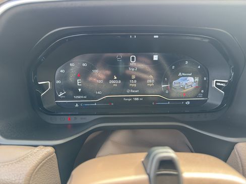 Used 2024 GMC Yukon Denali w/ Advanced Technology Package image 19