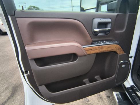 Used 2015 Chevrolet Silverado 2500 High Country w/ Duramax Plus Package image 18