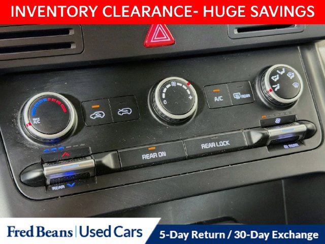 Used 2024 Kia Carnival LX FWD image 17