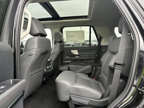 New 2025 Ford Expedition Active image 39