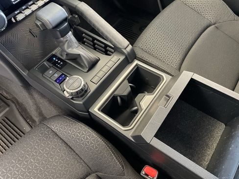 Used 2025 Toyota 4Runner SR5 AWD/4WD image 10