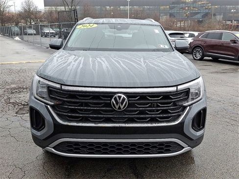 Used 2024 Volkswagen Atlas Cross Sport SE w/ Panoramic Sunroof Package image 2