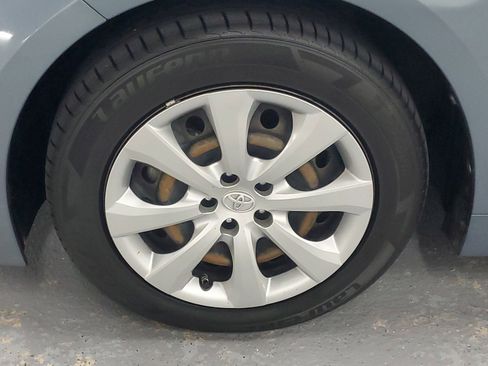 Used 2021 Toyota Corolla LE image 5