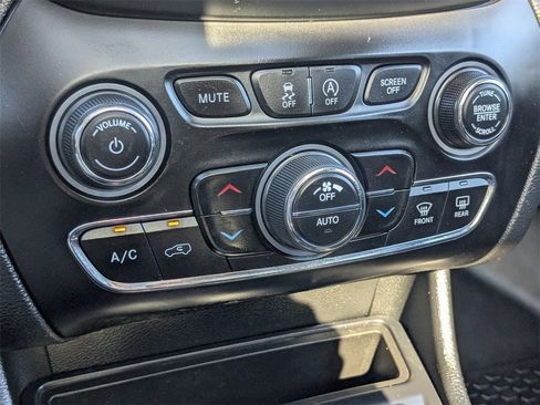 Used 2019 Jeep Cherokee Trailhawk w/ Comfort/Convenience Group image 25