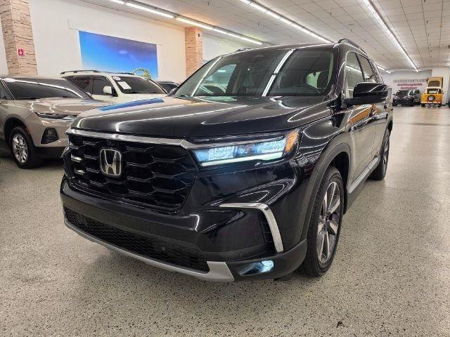 Used 2025 Honda Pilot Elite image 2