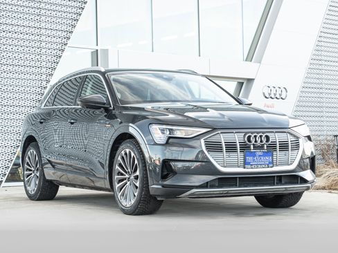 Used 2019 Audi e-tron Prestige w/ Prestige Package image 1