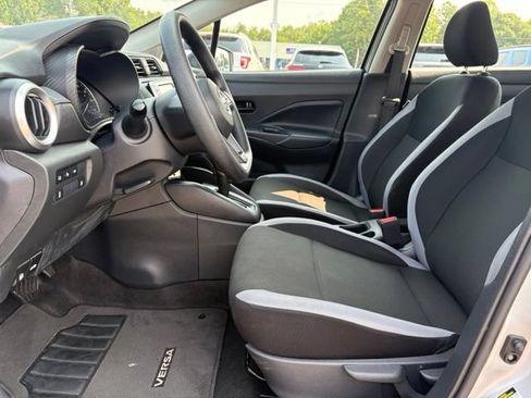 Used 2025 Nissan Versa S FWD image 9