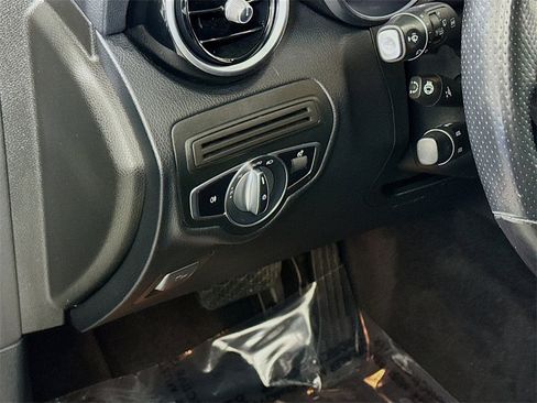 Used 2019 Mercedes-Benz GLC 300 4MATIC image 10