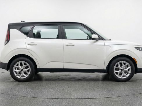 Used 2025 Kia Soul LX w/ LX Technology Package image 11