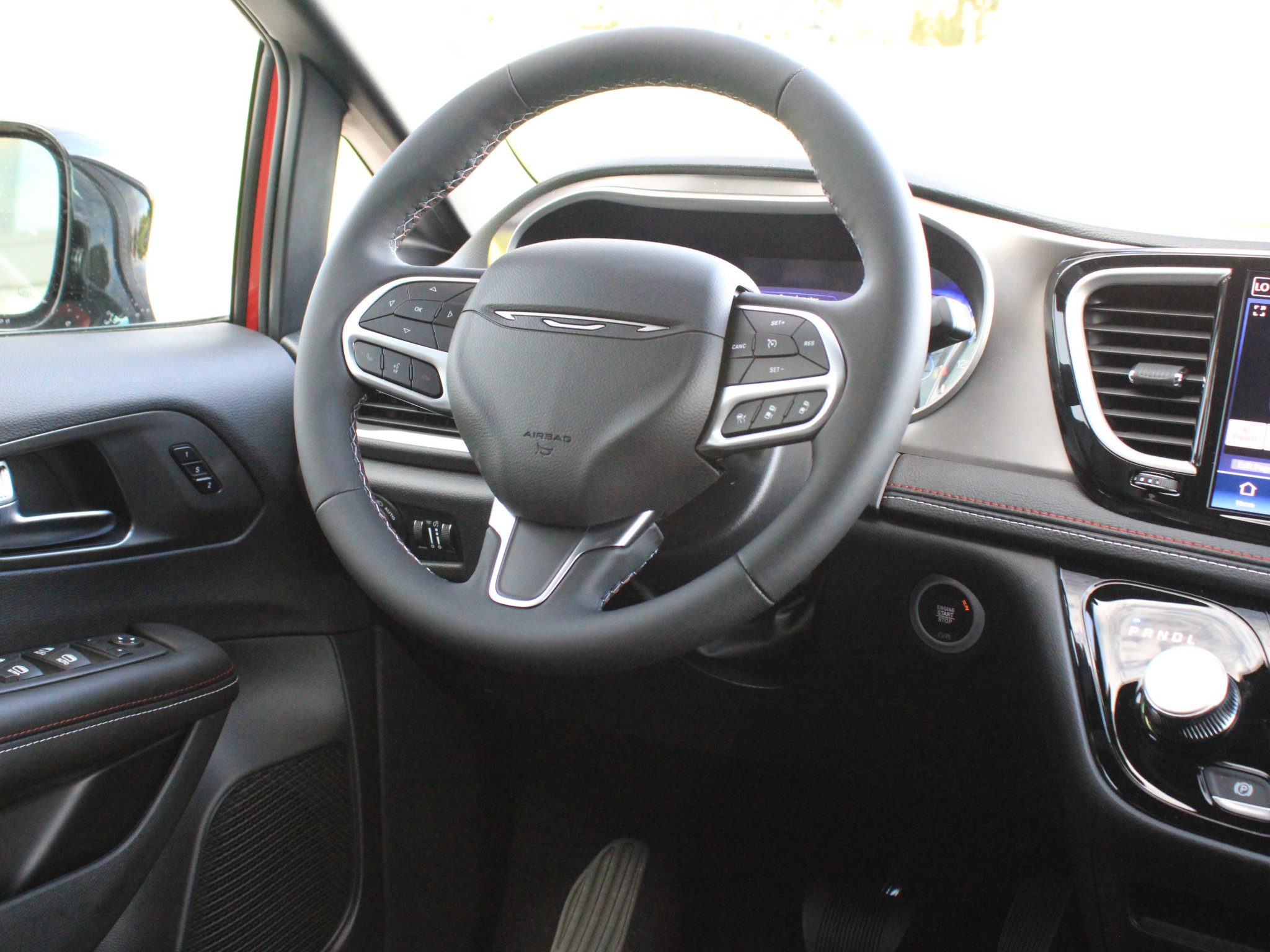 New 2027 Chrysler Pacifica Select FWD image 14