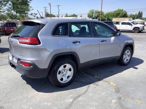Used 2017 Jeep Cherokee Sport w/ Trailer Tow Group AWD/4WD image 10