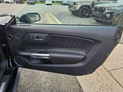 Used 2017 Ford Mustang GT Premium w/ Black Accent Package RWD image 25