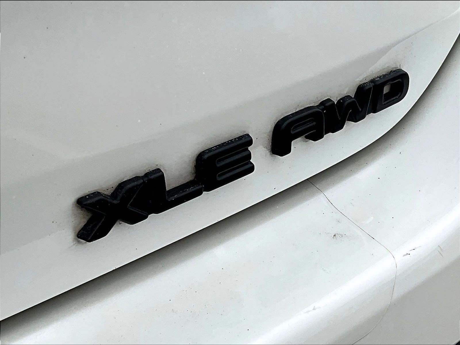 Used 2020 Toyota Highlander XLE AWD/4WD image 24