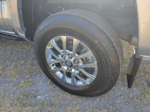 Used 2025 Toyota Tacoma Limited AWD/4WD image 3