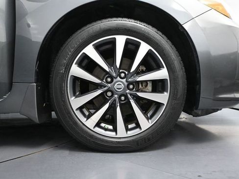 Used 2016 Nissan Altima 2.5 SL w/ Moonroof Package image 12