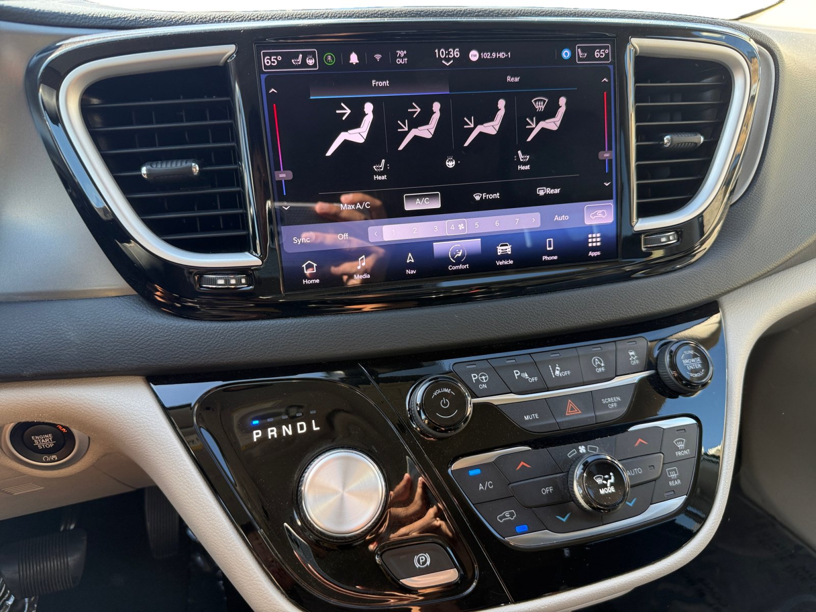 Used 2022 Chrysler Pacifica Touring-L w/ Uconnect Theater Family Group FWD image 12