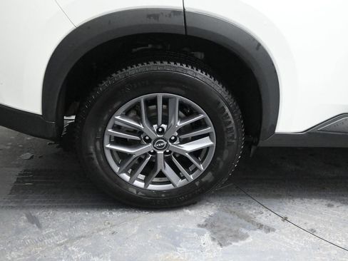 Used 2024 Nissan Rogue S image 17