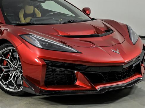Used 2026 Chevrolet Corvette ZR1 w/ ZR1 Carbon Fiber Aero Package RWD image 3