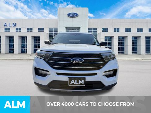 Used 2023 Ford Explorer XLT w/ Equipment Group 202A RWD image 2